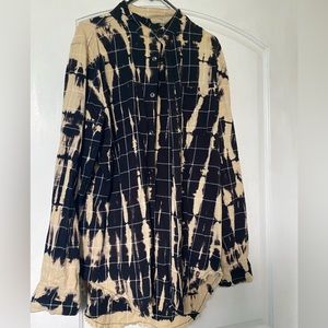 Men's Creme/Black Button Up - (MEDIUM)